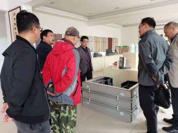 河南省建設廳科技與標準處康處長、河南省建筑協(xié)會段秘書長、河南省建筑科學研究院黃工等一行蒞臨考察